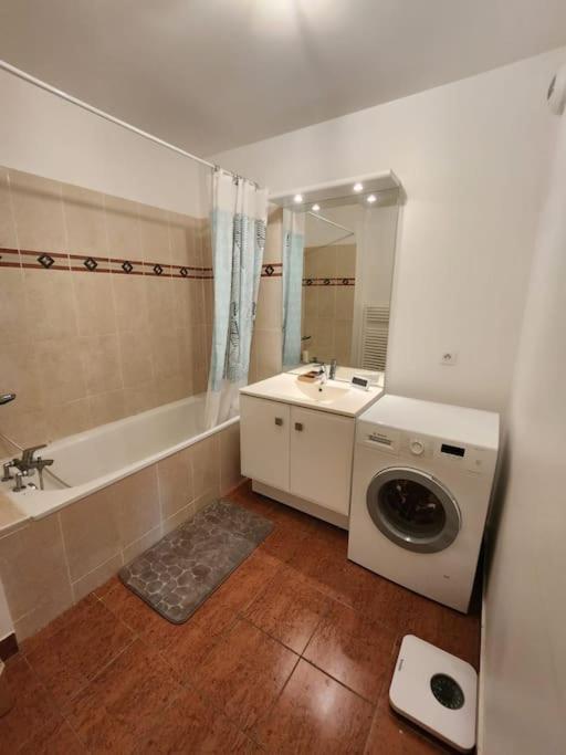 Appartement 2 Pieces 5Min Gare Val D'Europe Parking Inclus Montevrain Exterior photo
